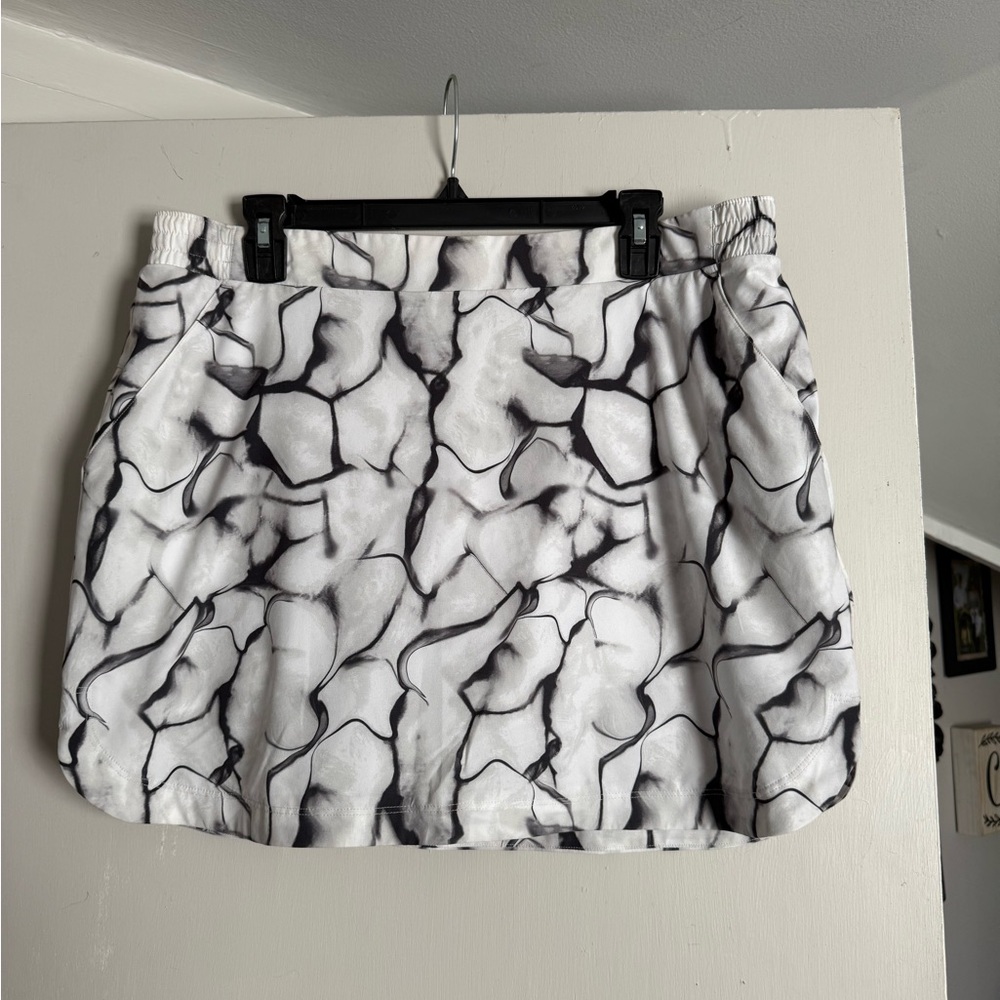Calia Womens Marble Print Mini skort - White & Black